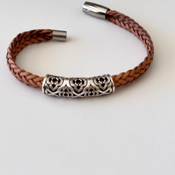 Brighton Interlok Trellis Leather Bracelet brown with a silver-plated accent. - Picture 4 of 5